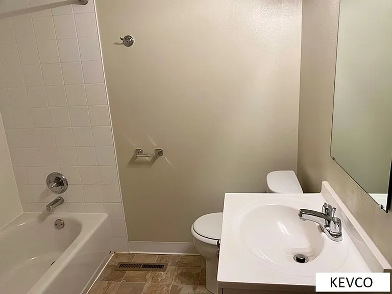 100 Kenroy Ct — Photo 14