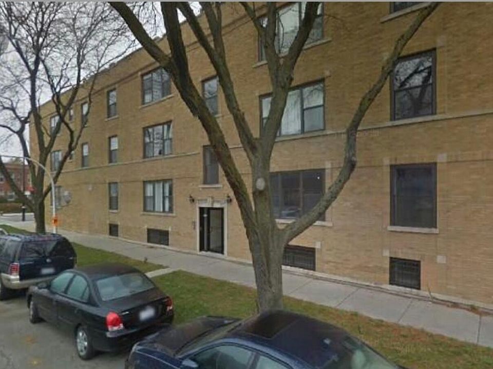 1st image of 3148 W Byron St Unit 3