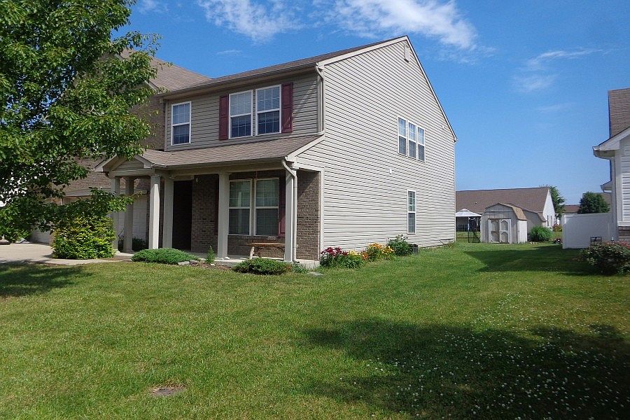2nd image of 1928 Abbey Ln