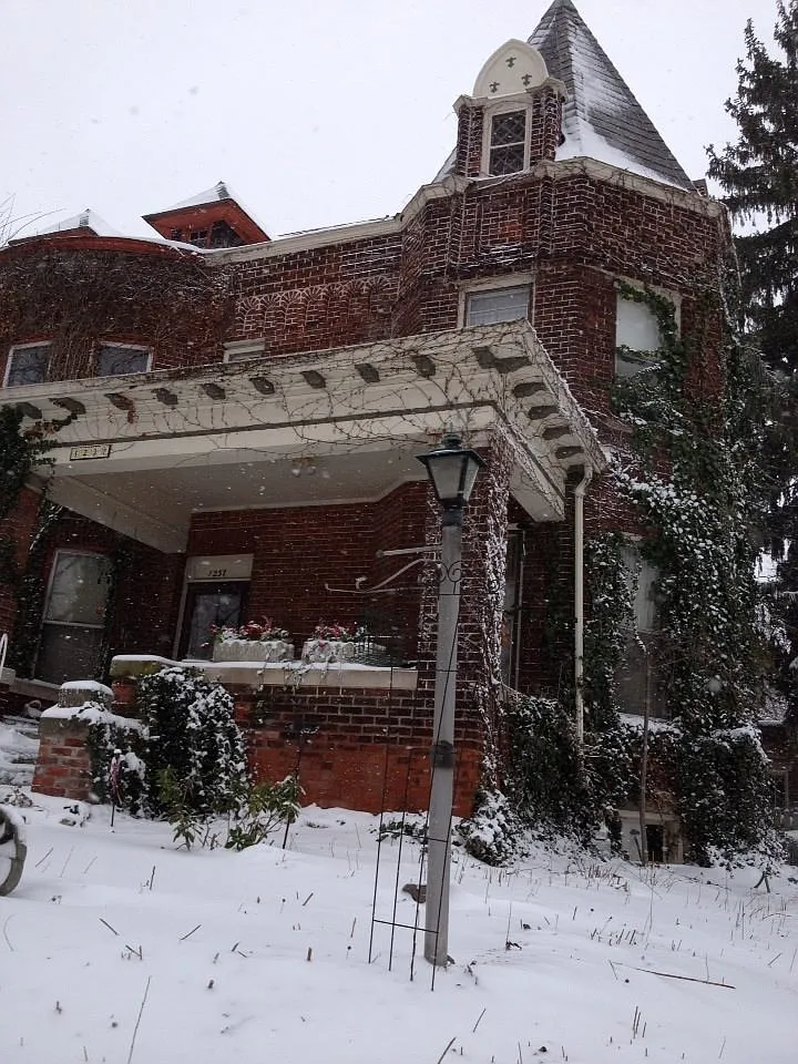 1237 W Wayne St photo 1