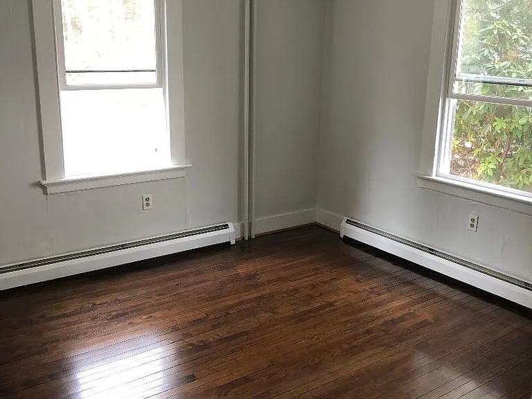 60 Sunset Ave — Photo 4