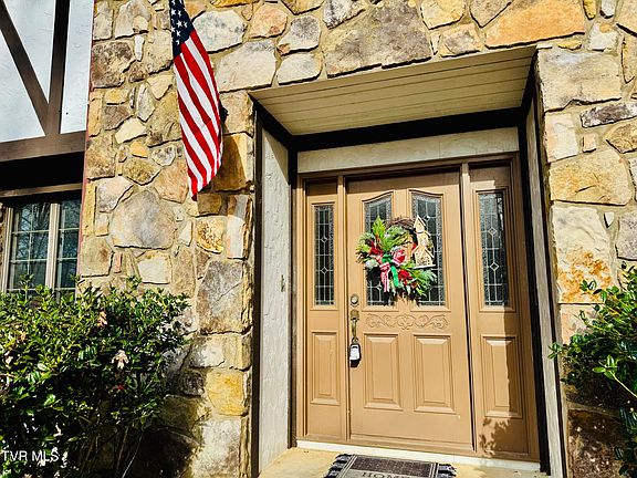 3rd image of 5 Red Fern Cir