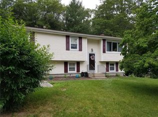 16 Trafford Park Dr, Coventry, RI 02816