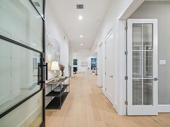 3rd image of 2514 Southgate Blvd