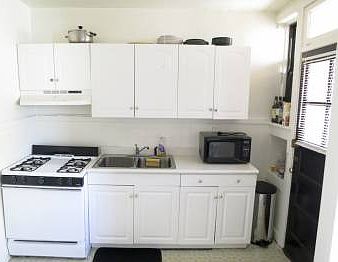 5th image of 4307 N Winchester Ave APT 3b