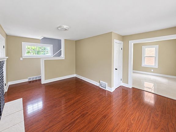 3rd image of 1322 Garrison Ave