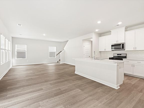 Welcome to the Brentwood floorplan at Holland Park.