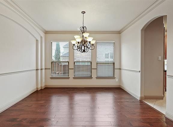 5th image of 305 Preston Creek Dr