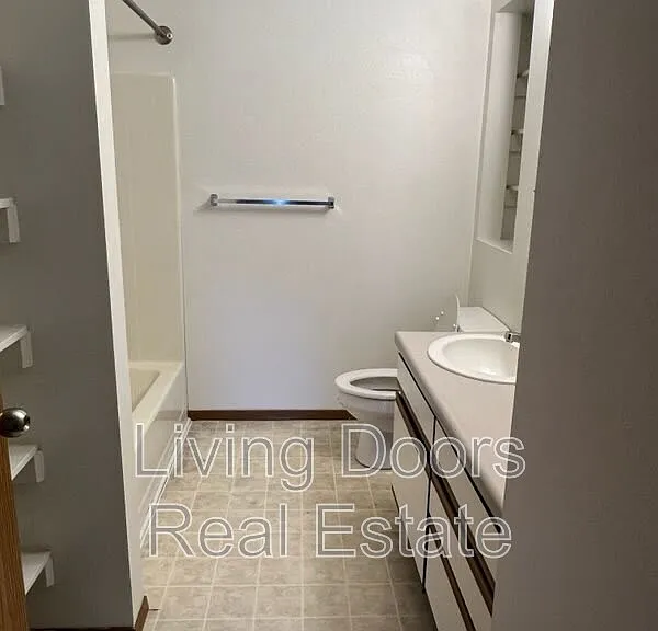 607 S Washington St #8 — Photo 16
