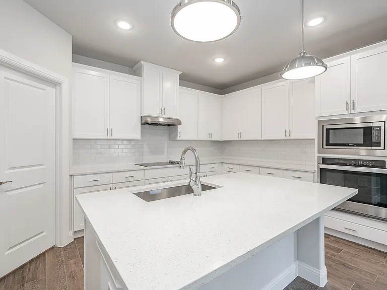 241 Gardenia Dr — Photo 14