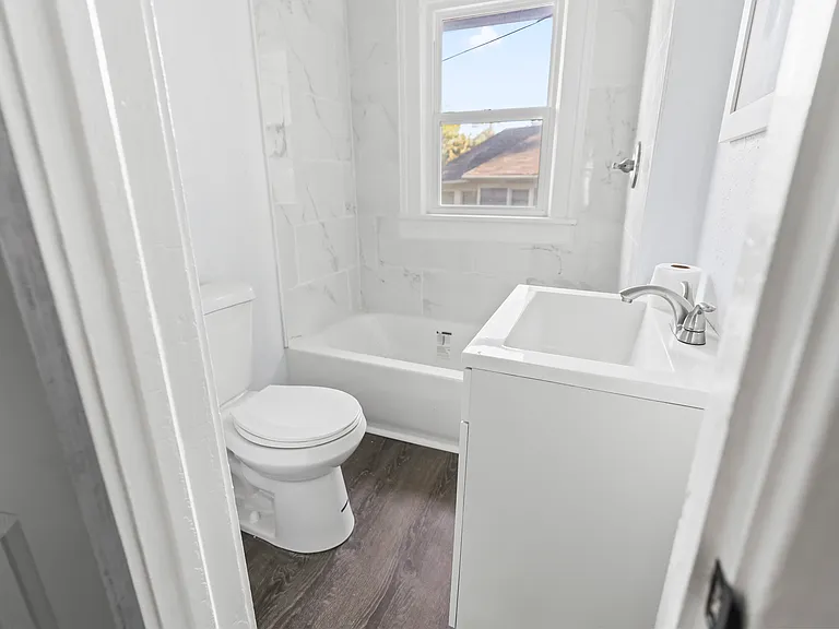 6107 Walrond Ave — Photo 2