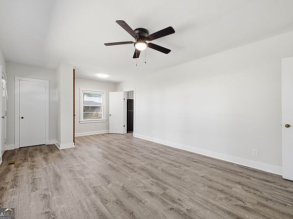 4th image of 420 Spruce St