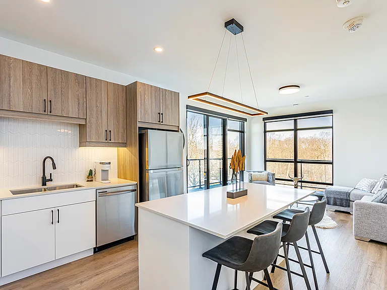 600 Springbank Dr — Photo 13