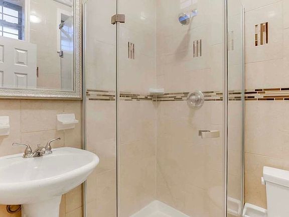 5th image of 800 Macdonough St #C2