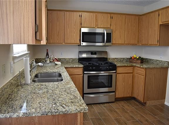 2nd image of 1813 Sylvia Ln