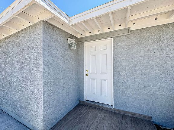 2nd image of 1724 Izabella Ave