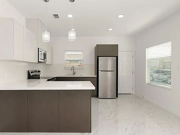 3rd image of 5800 Notre Dame Ave