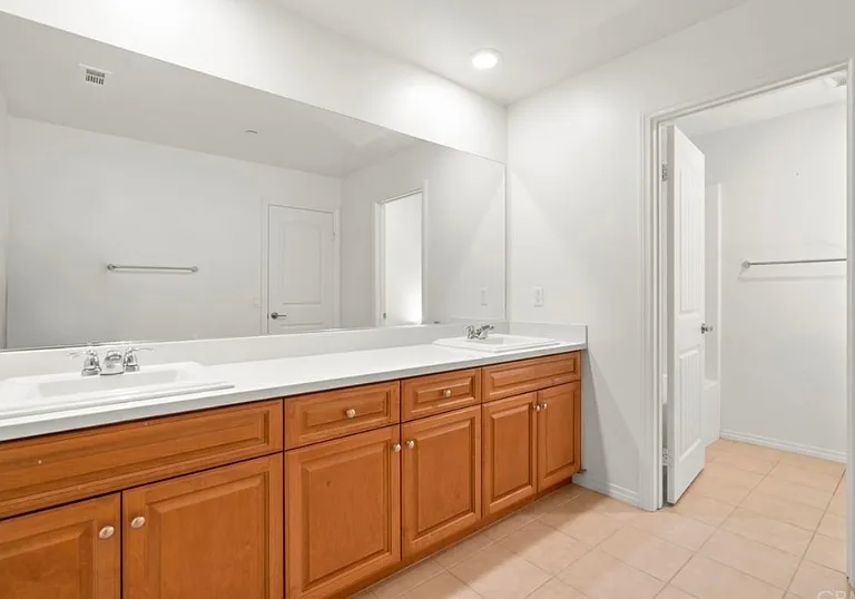 13744 Dellbrook St #2-4 — Photo 3