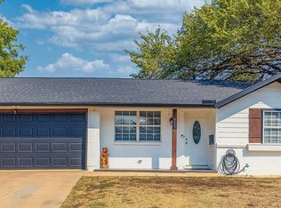 3233 Harris Ln, Haltom City, TX 76117