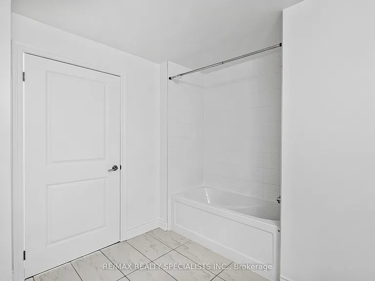 1050 Main St E #718 — Photo 21