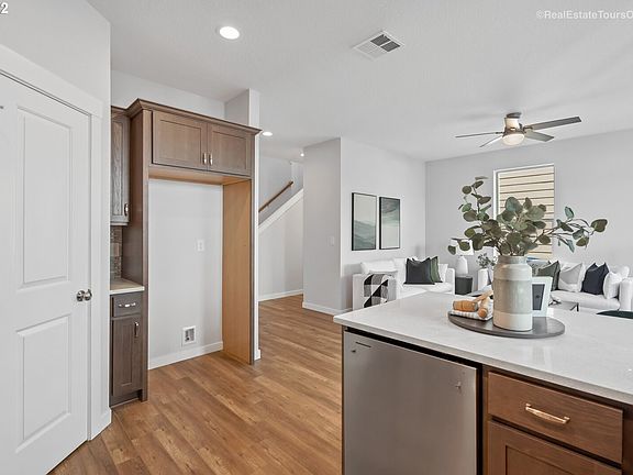 3rd image of 7636 NE 61st Way