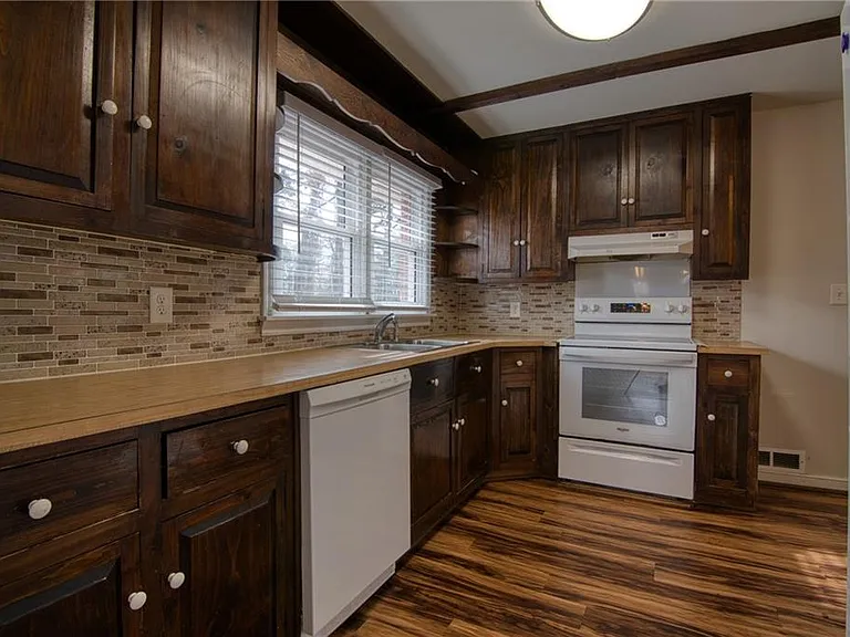 2232 Old Spring Rd SE — Photo 3