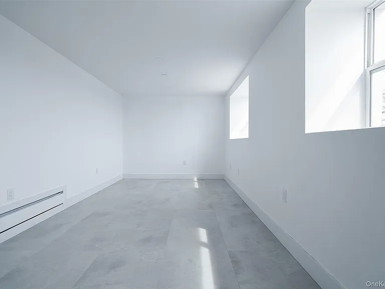 315 West Broadway — Photo 37