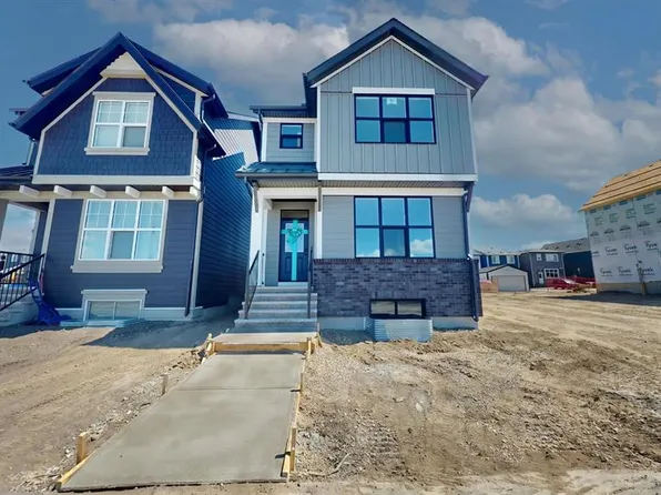 56 W Mercado Rd SE, Calgary, AB T3M 3Y4