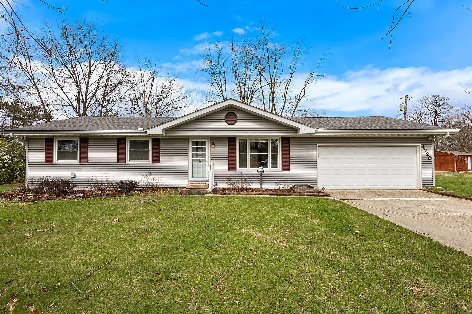 4720 E 1040 N photo 1
