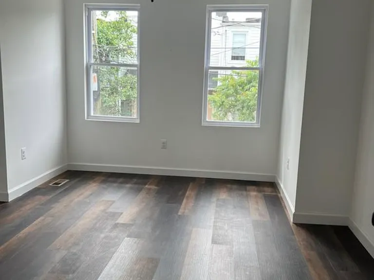 614 N Ellwood Ave — Photo 5