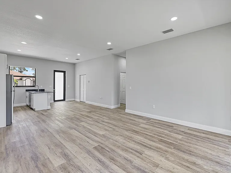 4721 29th St SW — Photo 12