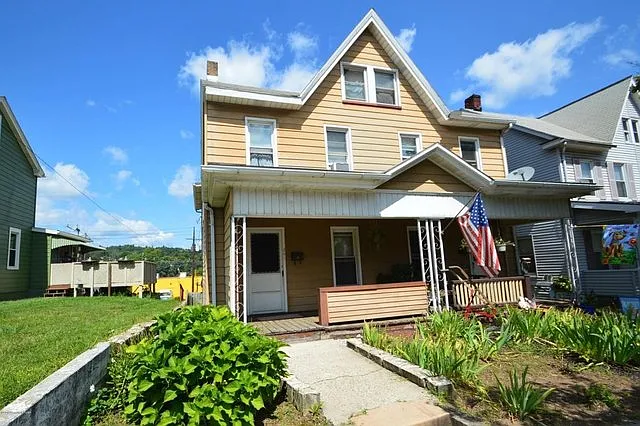 261 Lehigh Ave — Photo 1