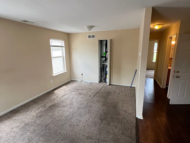 918 E Front St #D — Photo 5