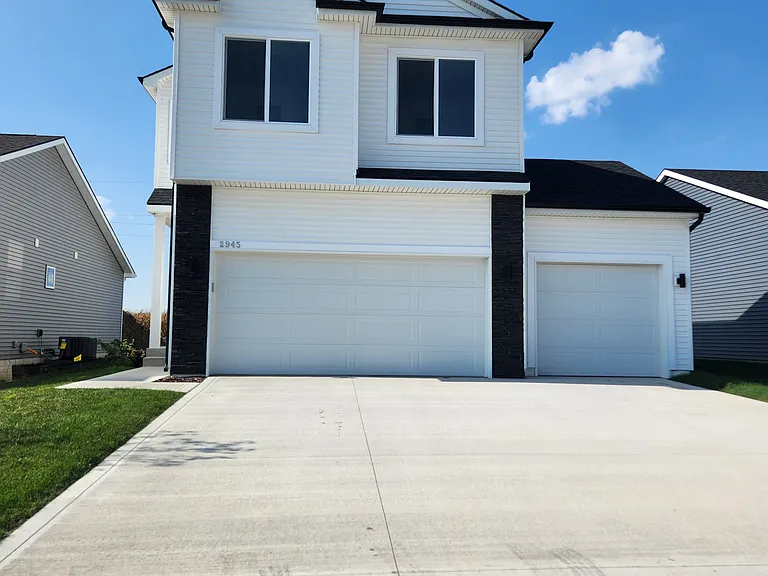 2945 Indigo Ln — Photo 1