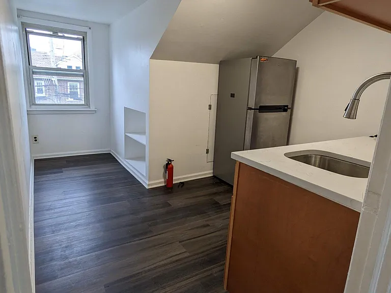 902 Brady Ave #3 — Photo 5