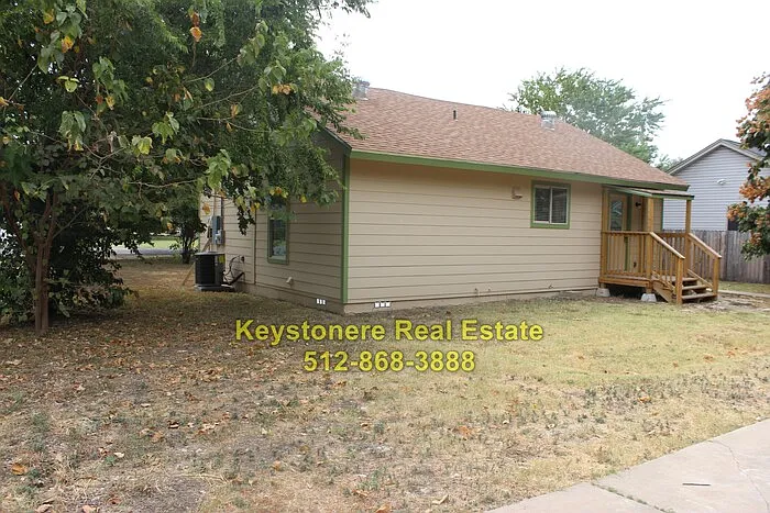 501 N Lampasas St — Photo 24