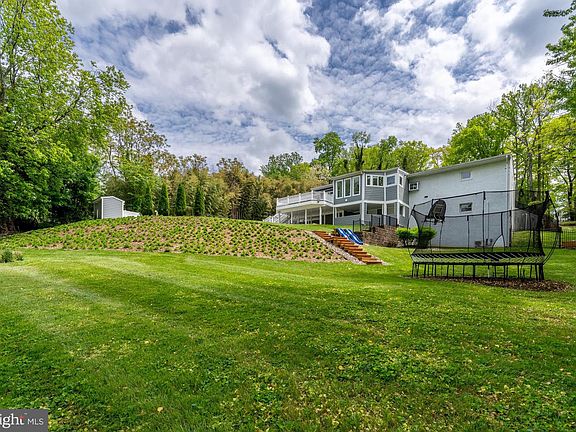 3rd image of 2728 Old Court Rd