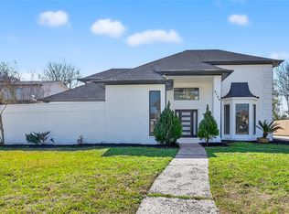 3138 Country Club Blvd, Stafford, TX 77477