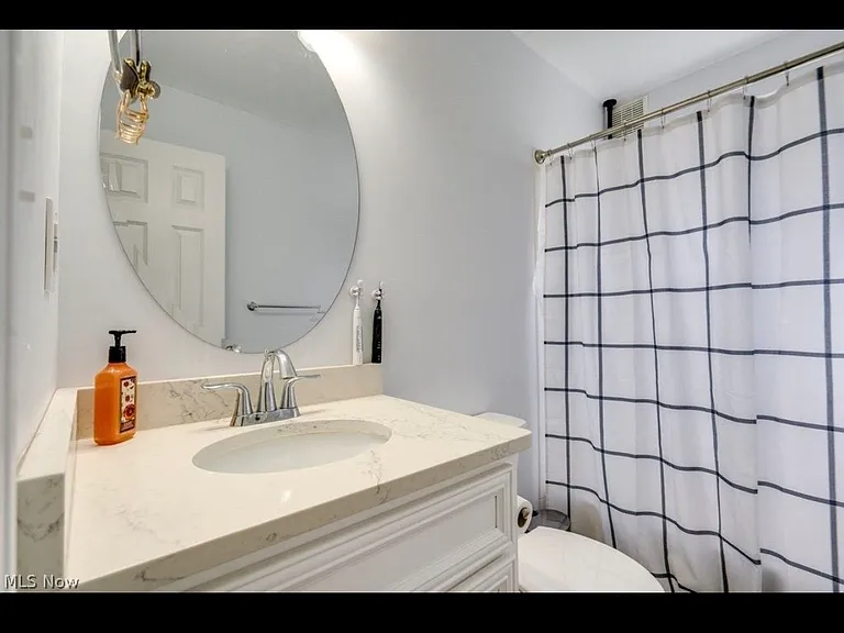 2048 Congo St — Photo 4
