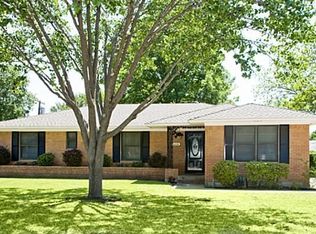 10038 Ridgehaven Dr, Dallas, TX 75238