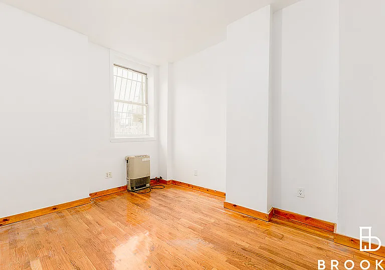 1505 Gates Ave #1B — Photo 5