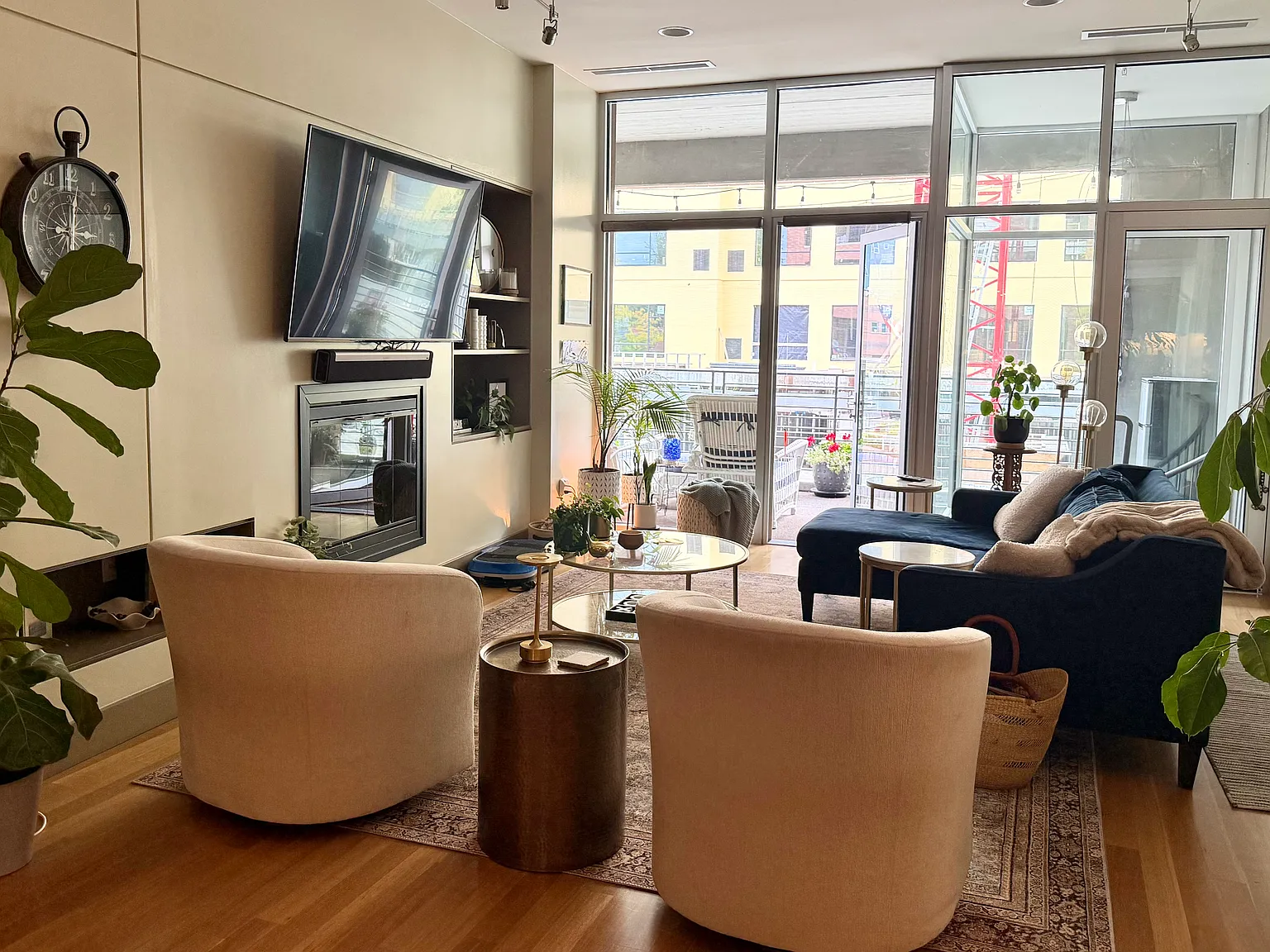 2 bed, 2282 sqft, $3,200 — Photo 2