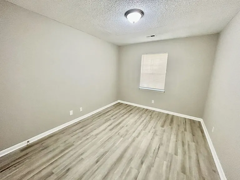 4304 Chalet Cir NW — Photo 13