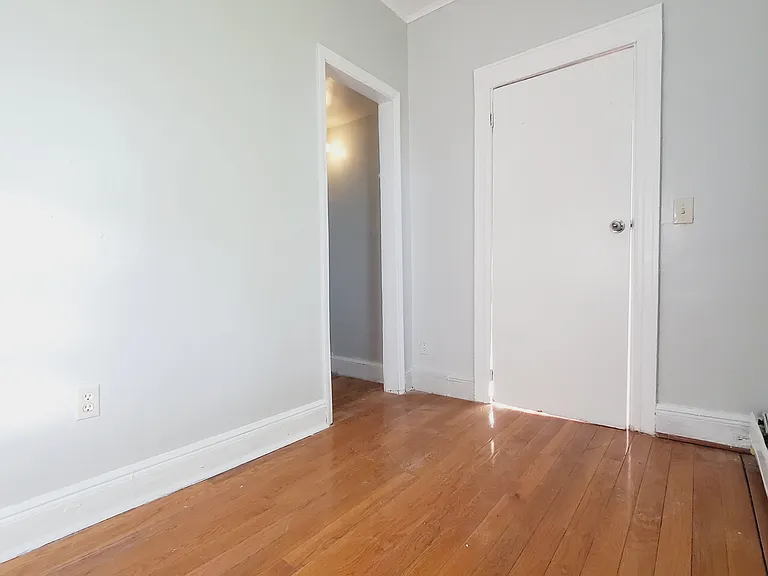 128 Bergen Ave #2E — Photo 6