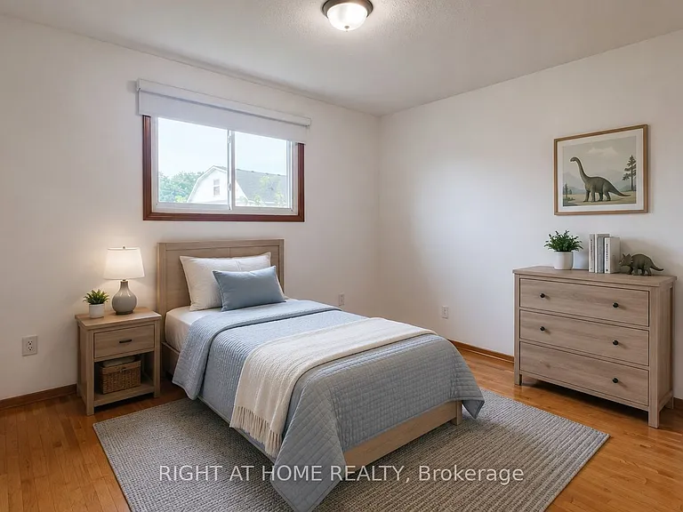 39 Lisgar Ct #UPPER — Photo 13