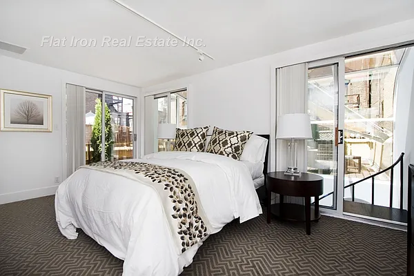 Sold by Flat Iron Real Estate | media 15