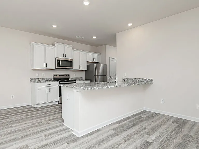 660 Mackenzie Cv — Photo 7