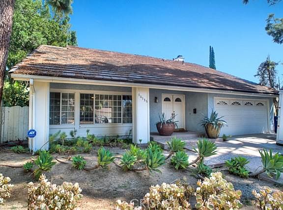 3rd image of 10136 Gladbeck Ave