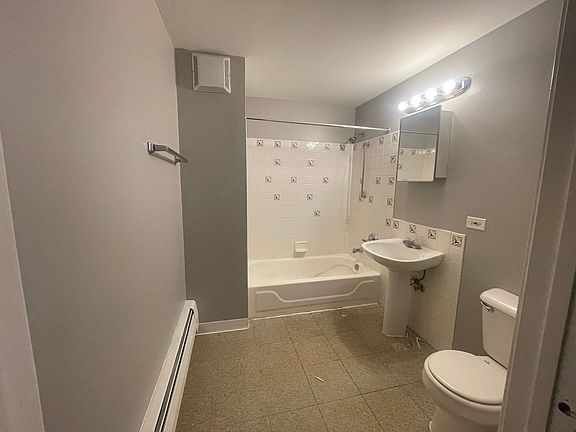 4th image of 7526 S Kingston Ave #2A