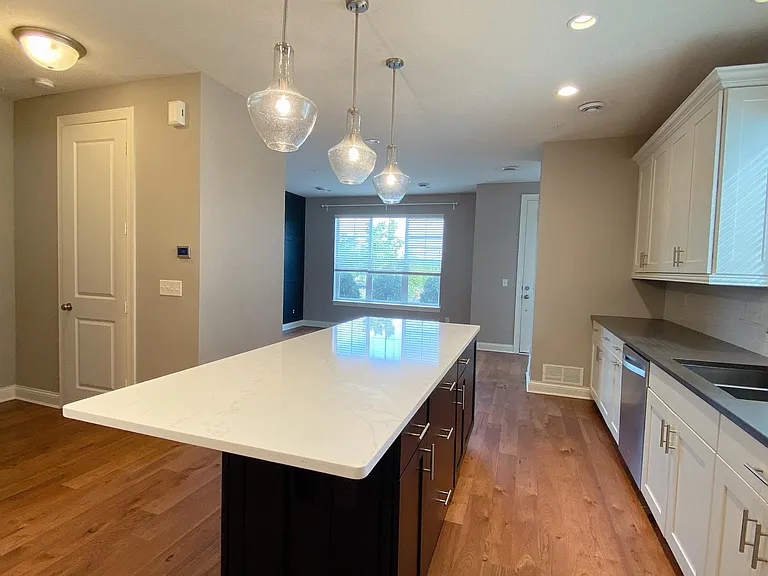 6900 Crosby Ct — Photo 8